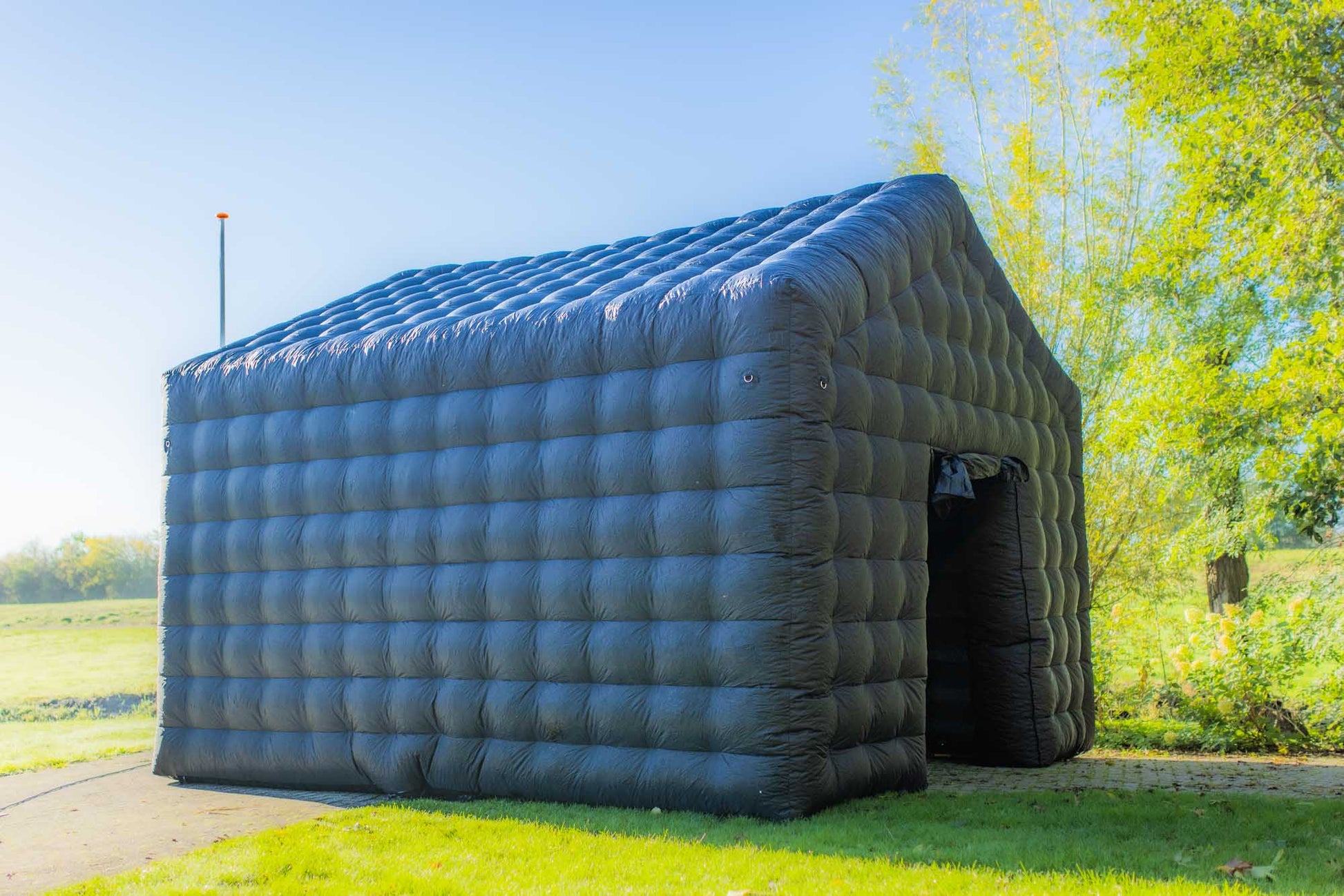 opblaasbare partytent, disco tent huren