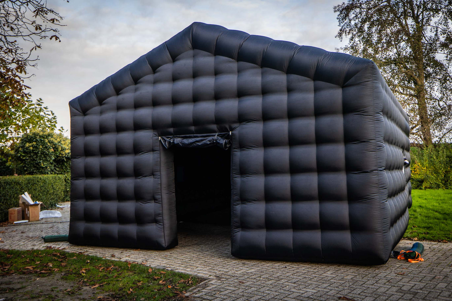 KOOP opblaasbare Nightclub - Partytent 8 meter (50 man)